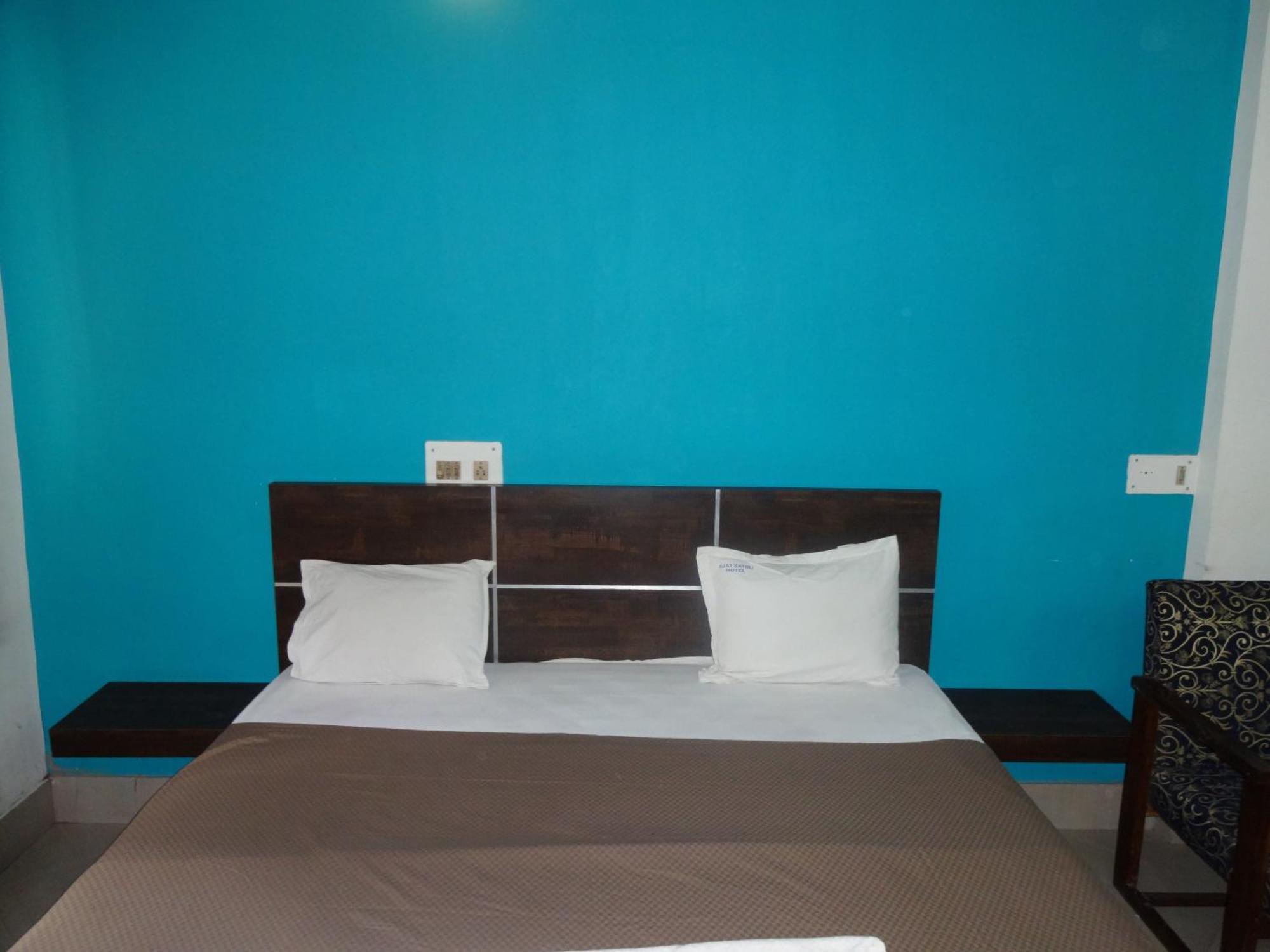 Ajatsatru Hotel Gaya Buitenkant foto