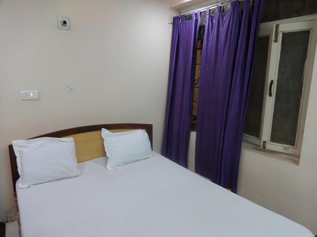 Ajatsatru Hotel Gaya Kamer foto