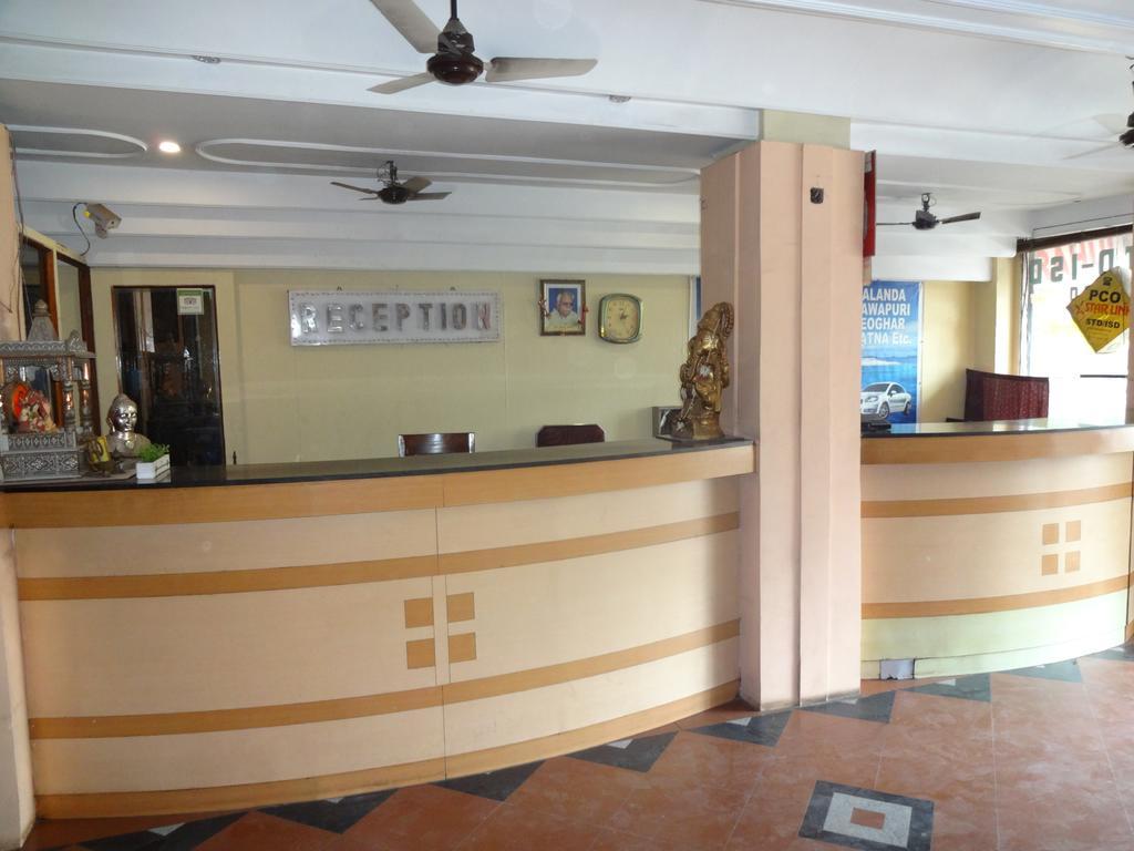 Ajatsatru Hotel Gaya Buitenkant foto