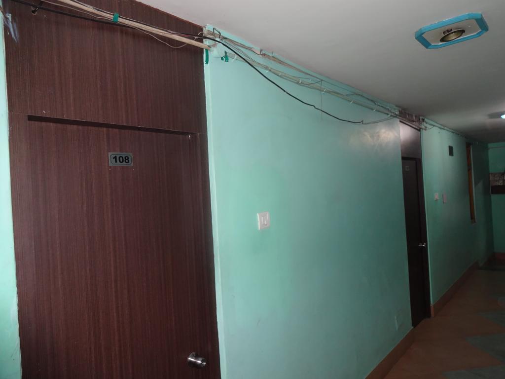 Ajatsatru Hotel Gaya Buitenkant foto